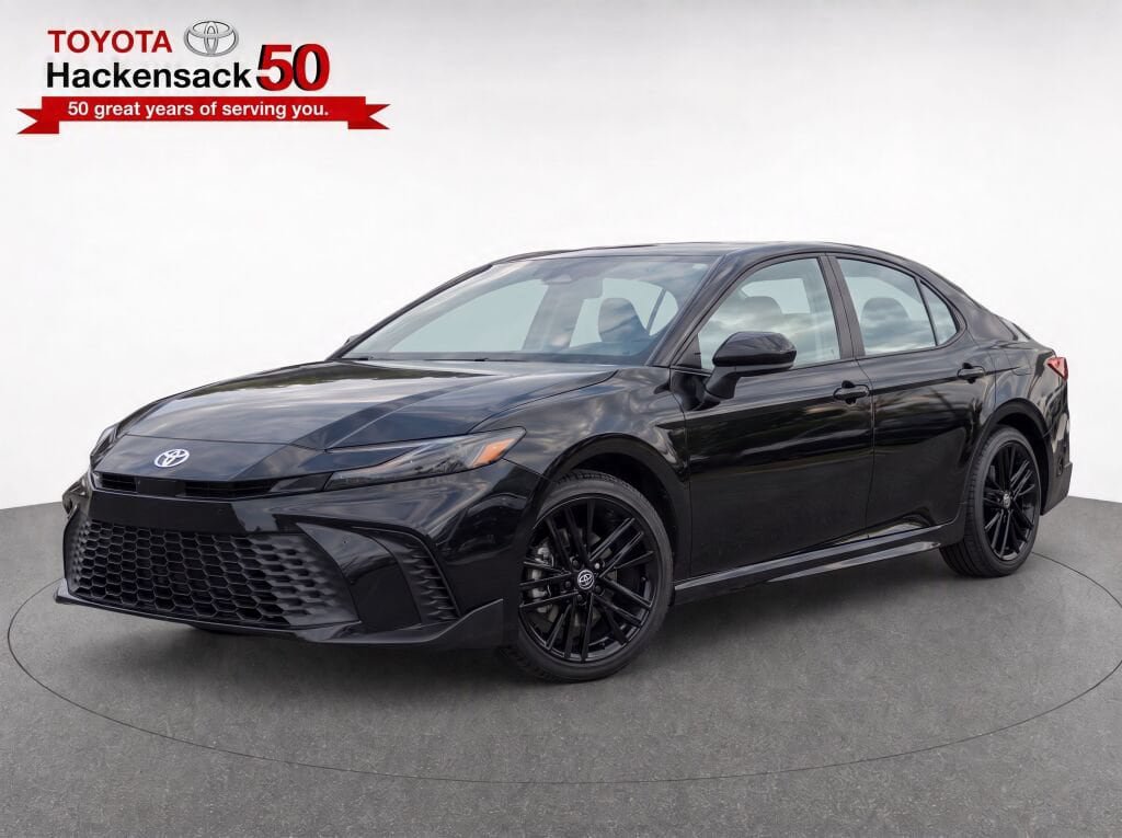 Used 2025 Toyota Camry SE FWD image 2