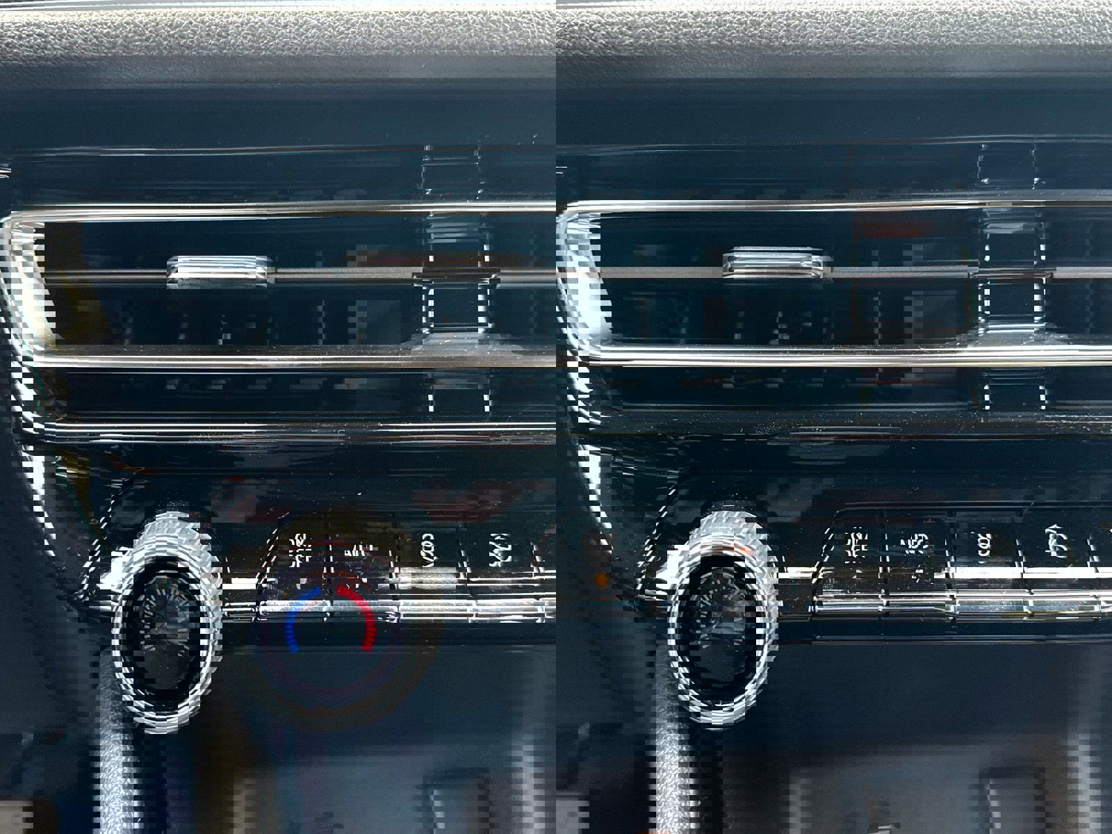 New 2026 Chevrolet Traverse High Country w/ LPO, Floor Liner Package AWD/4WD image 36