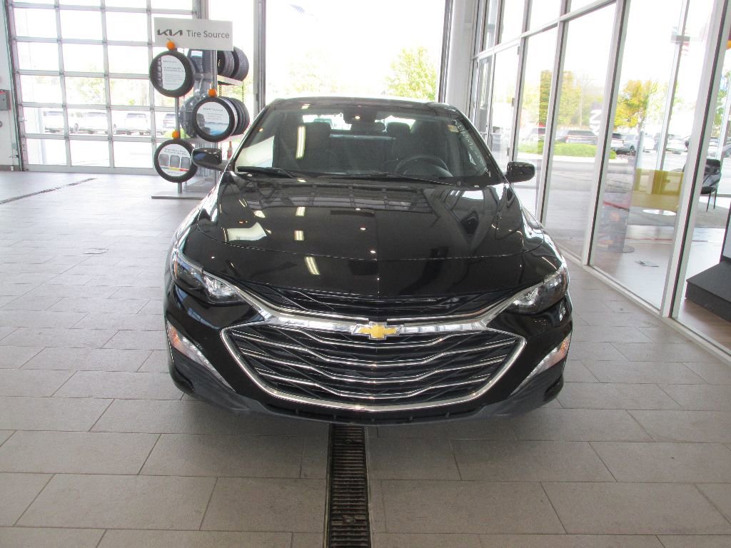 Used 2024 Chevrolet Malibu LT image 2