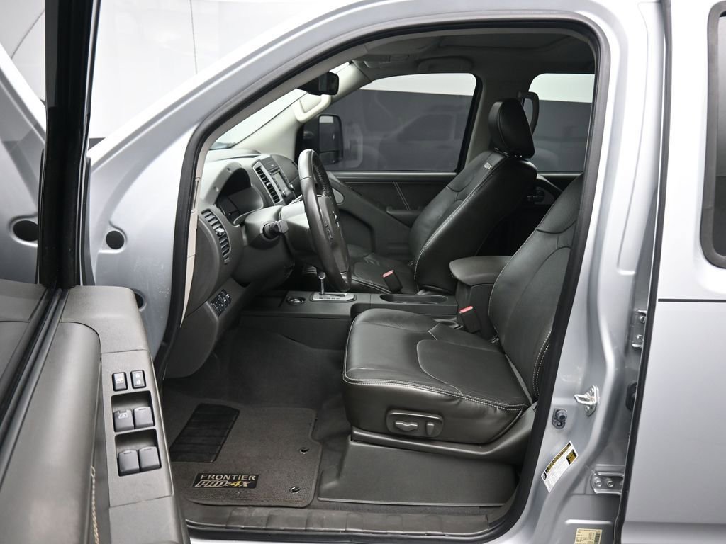 Used 2021 Nissan Frontier PRO-4X w/ Pro-4x Utility Package image 11