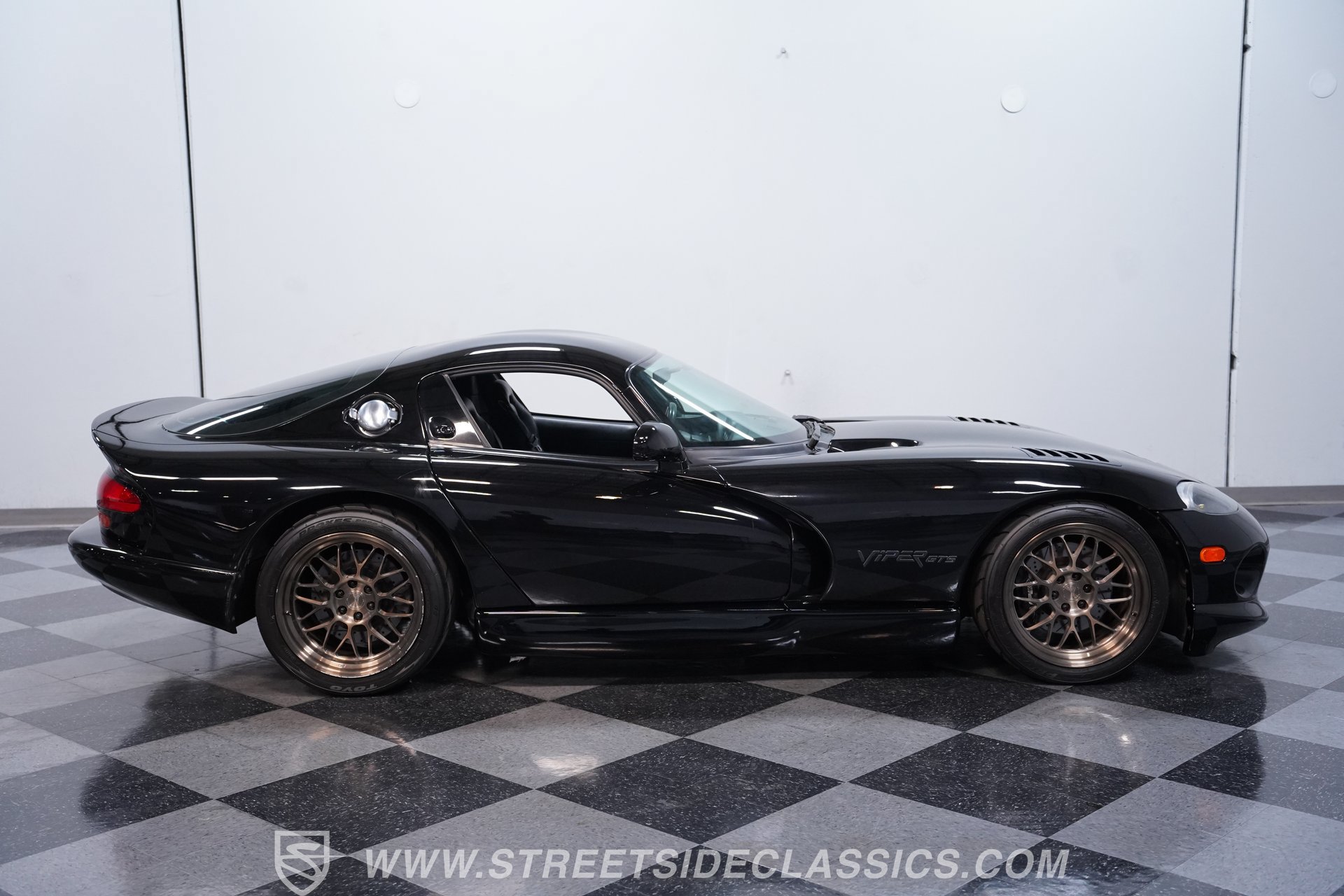 Used 2000 Dodge Viper GTS RWD image 12