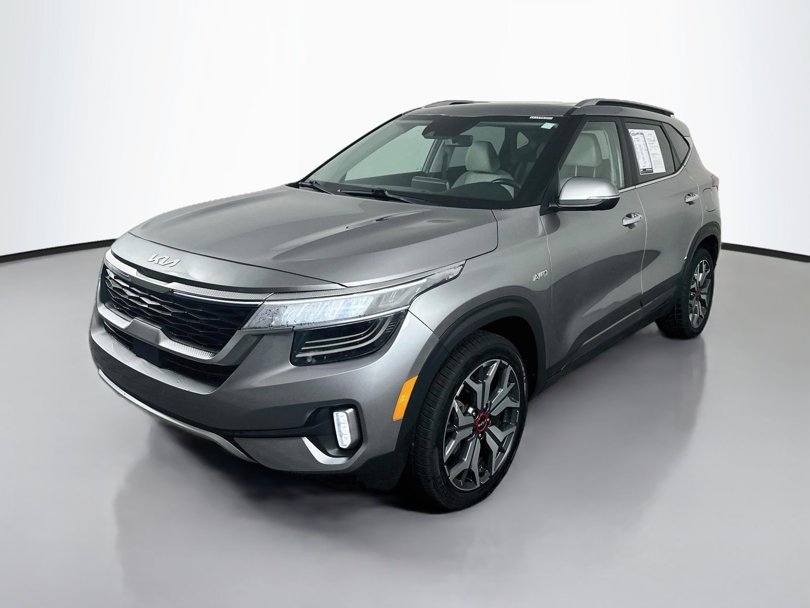 Used 2022 Kia Seltos SX w/ Sunroof Package AWD/4WD image 3