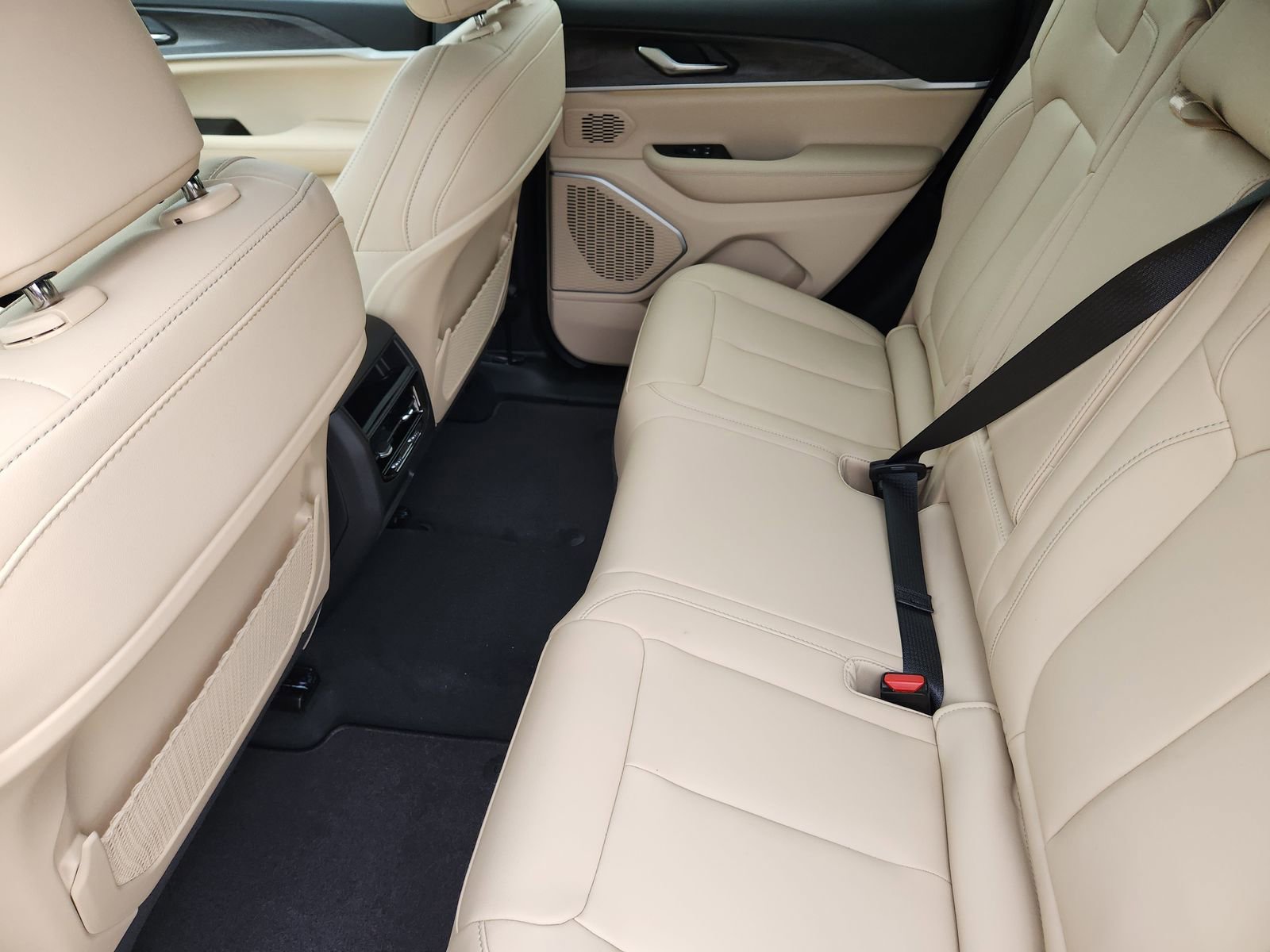 New 2026 Jeep Grand Cherokee Limited RWD image 38