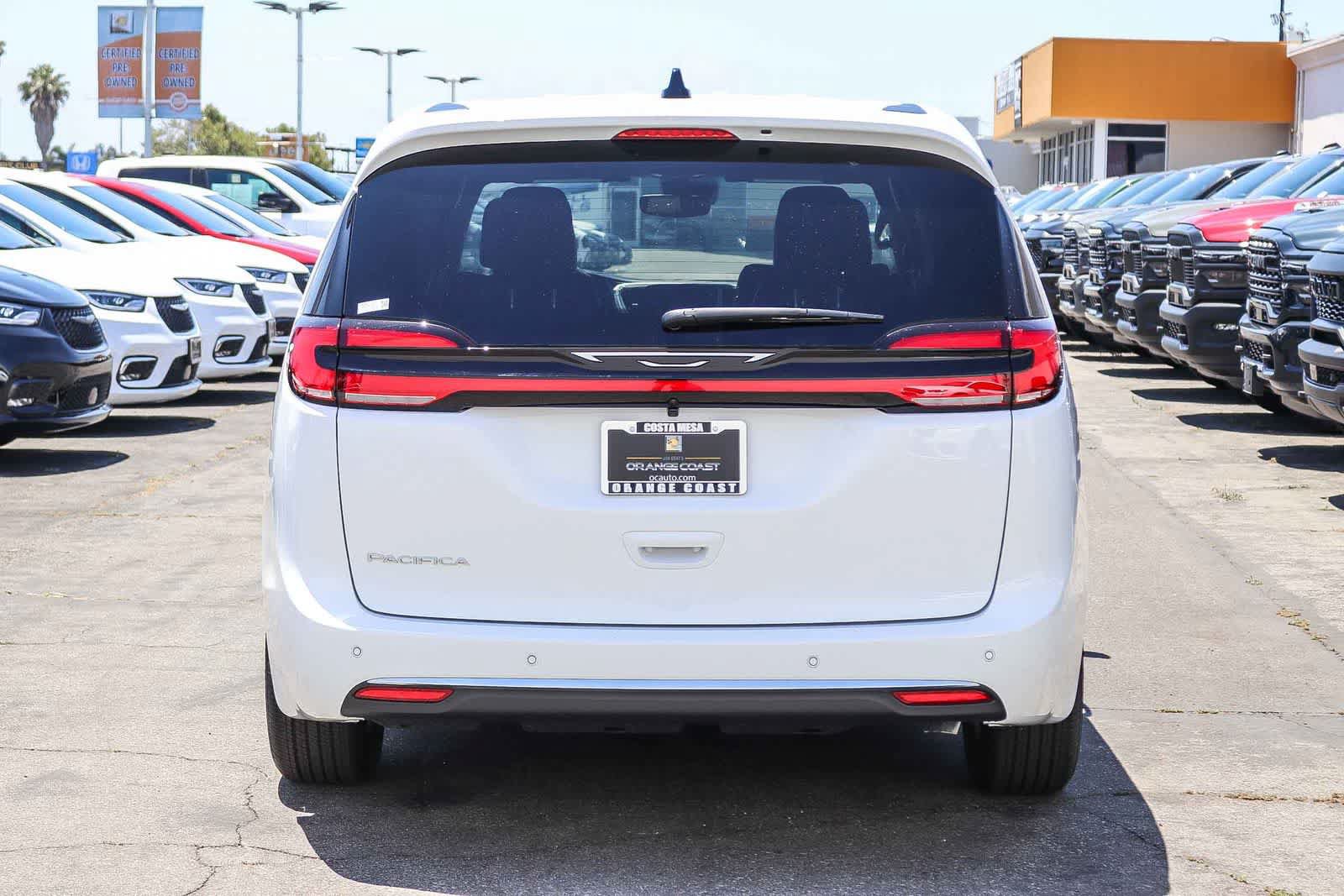 New 2027 Chrysler Pacifica Select FWD image 5