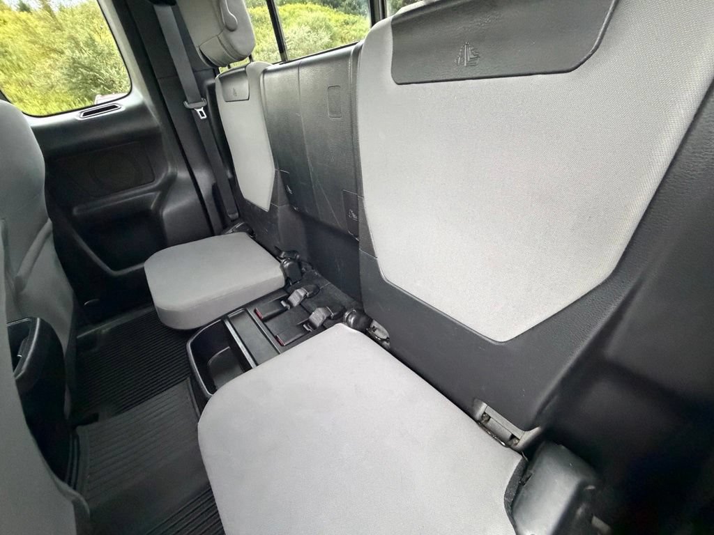 Used 2018 Toyota Tacoma SR5 AWD/4WD image 48