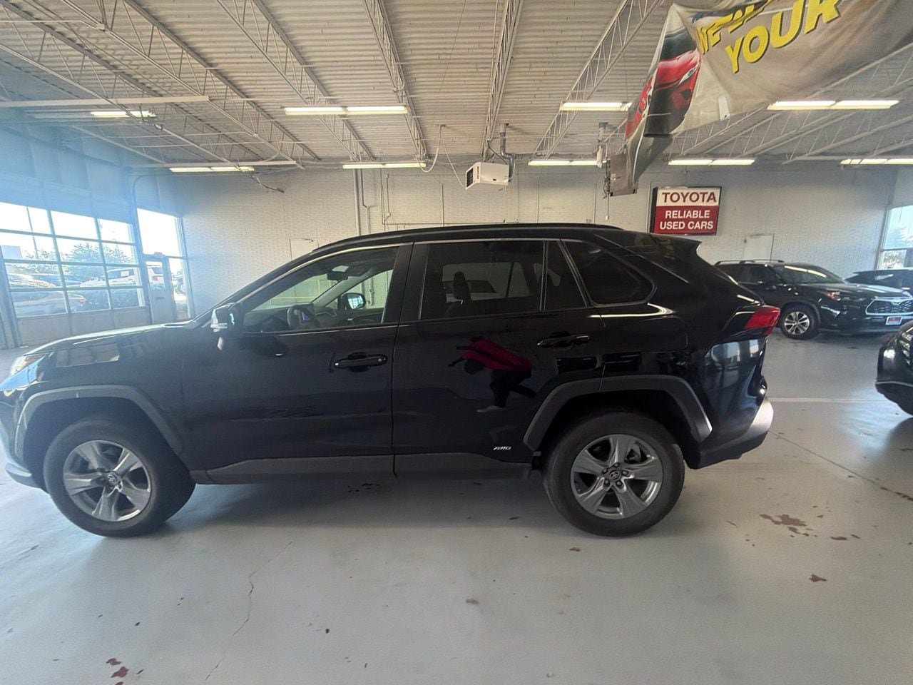 Used 2025 Toyota RAV4 XLE AWD/4WD image 7