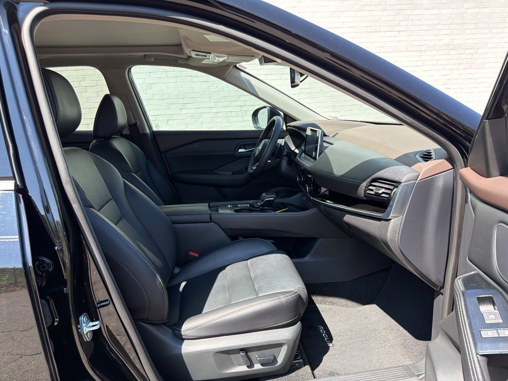Used 2023 Nissan Rogue SL FWD image 12