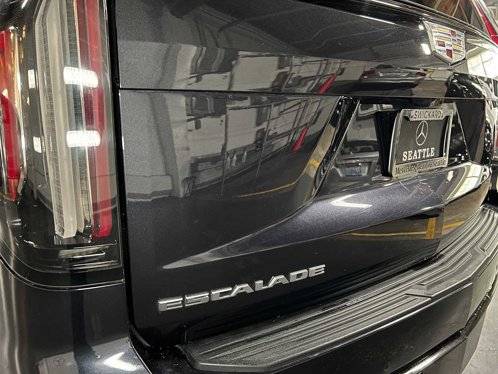 Used 2023 Cadillac Escalade Sport Platinum AWD/4WD image 15