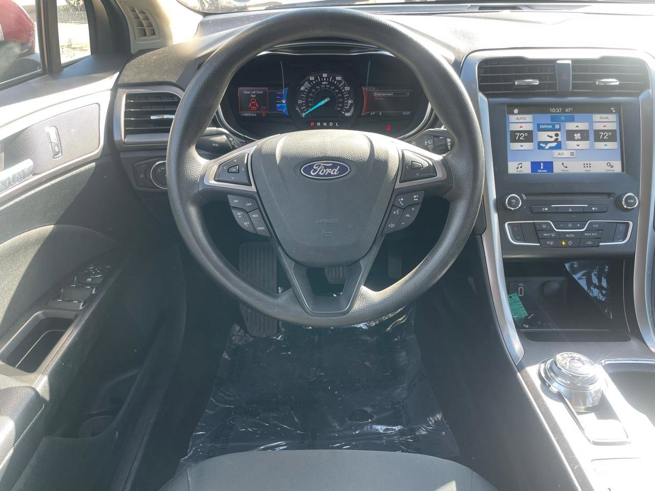 Used 2017 Ford Fusion SE w/ Fusion SE Technology Package image 37