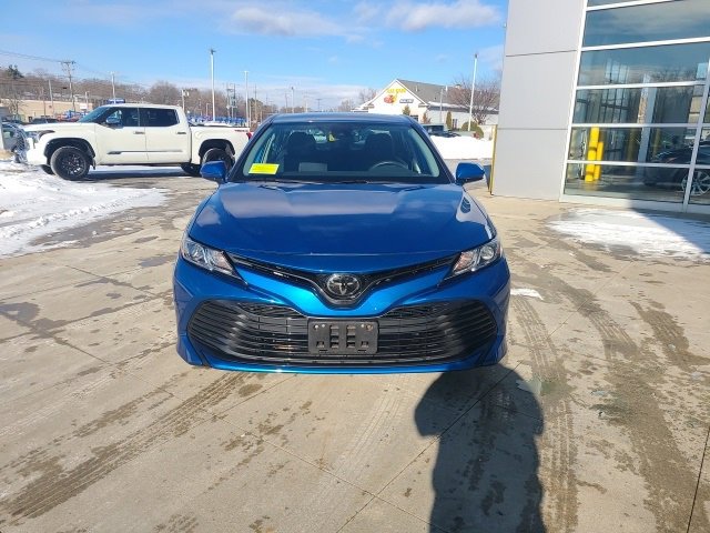Used 2019 Toyota Camry LE image 2