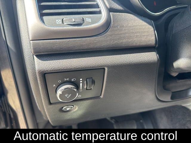 Used 2017 Jeep Grand Cherokee Altitude image 19