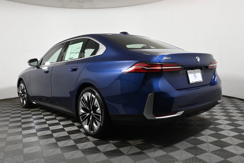 Used 2026 BMW 530i xDrive w/ Premium Package image 5