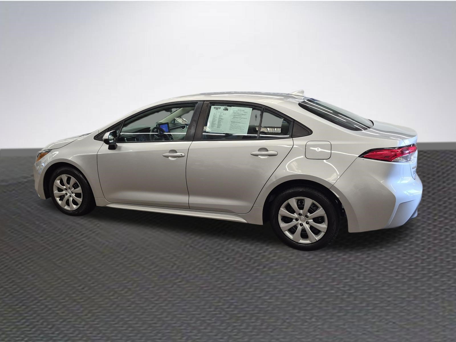 Used 2023 Toyota Corolla LE FWD image 5