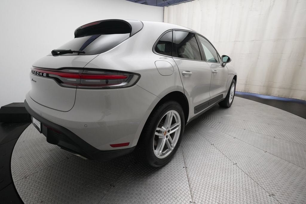Certified 2023 Porsche Macan AWD/4WD image 5