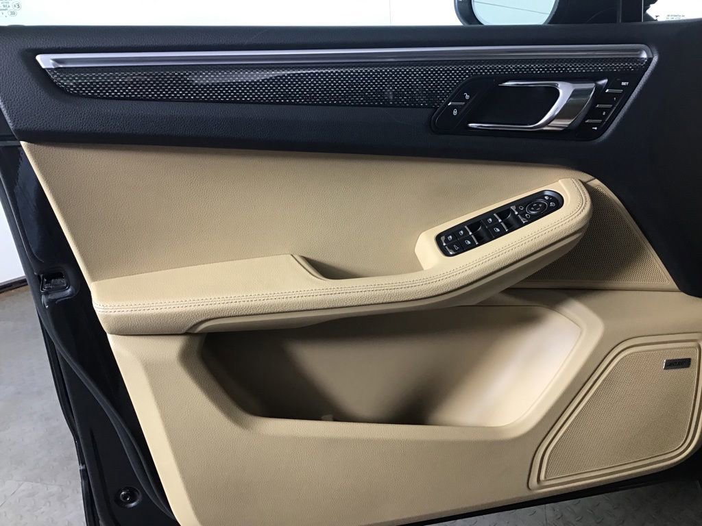 Certified 2017 Porsche Macan S AWD/4WD image 31