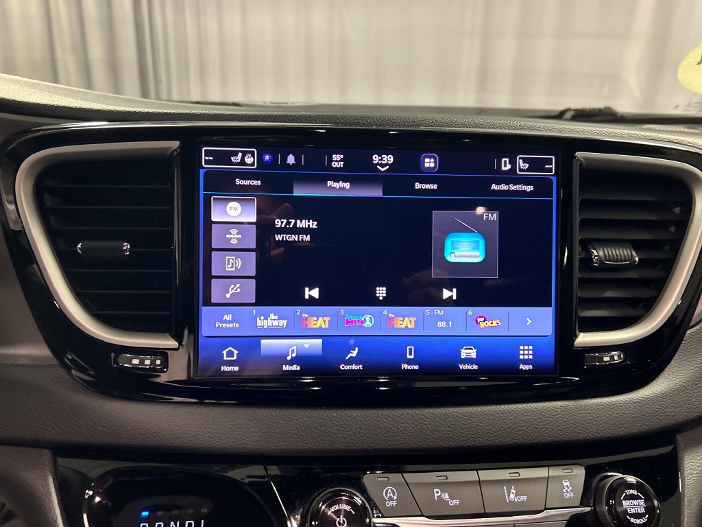 Used 2026 Chrysler Pacifica Select FWD image 17