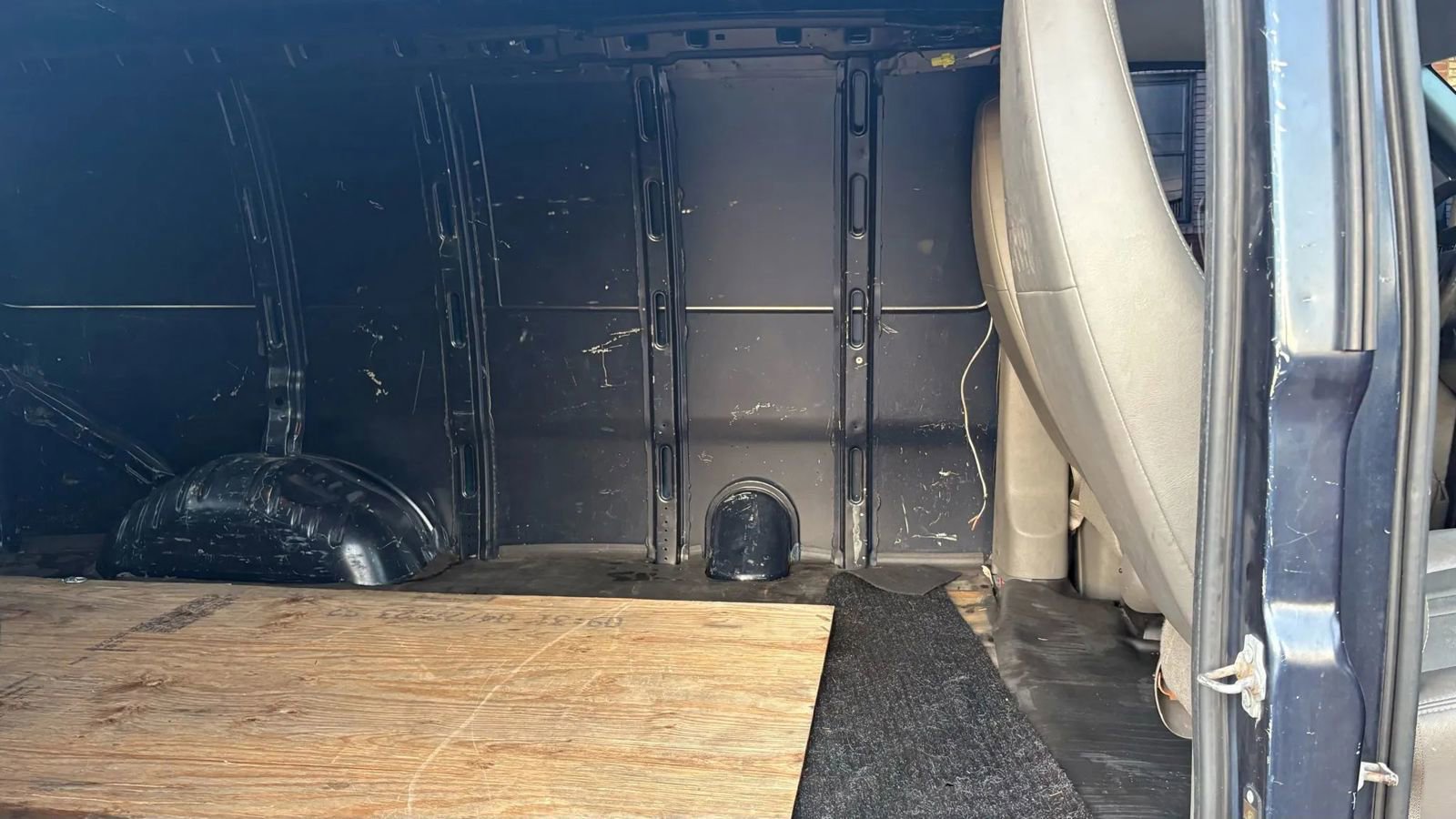 Used 2013 Chevrolet Express 1500 w/ Power Package image 16