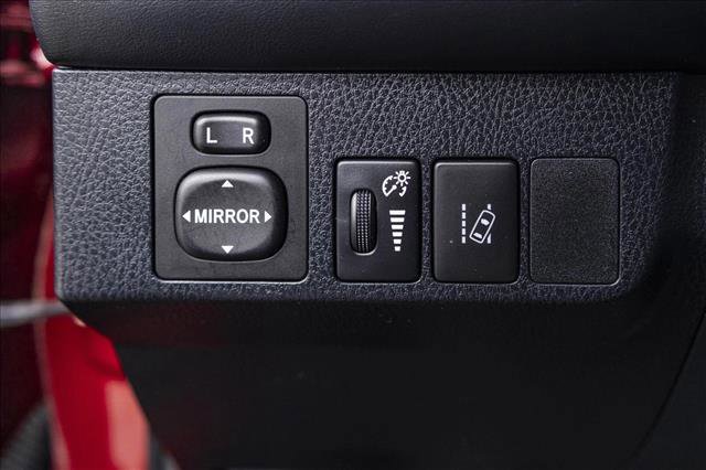 Used 2018 Toyota RAV4 LE image 13