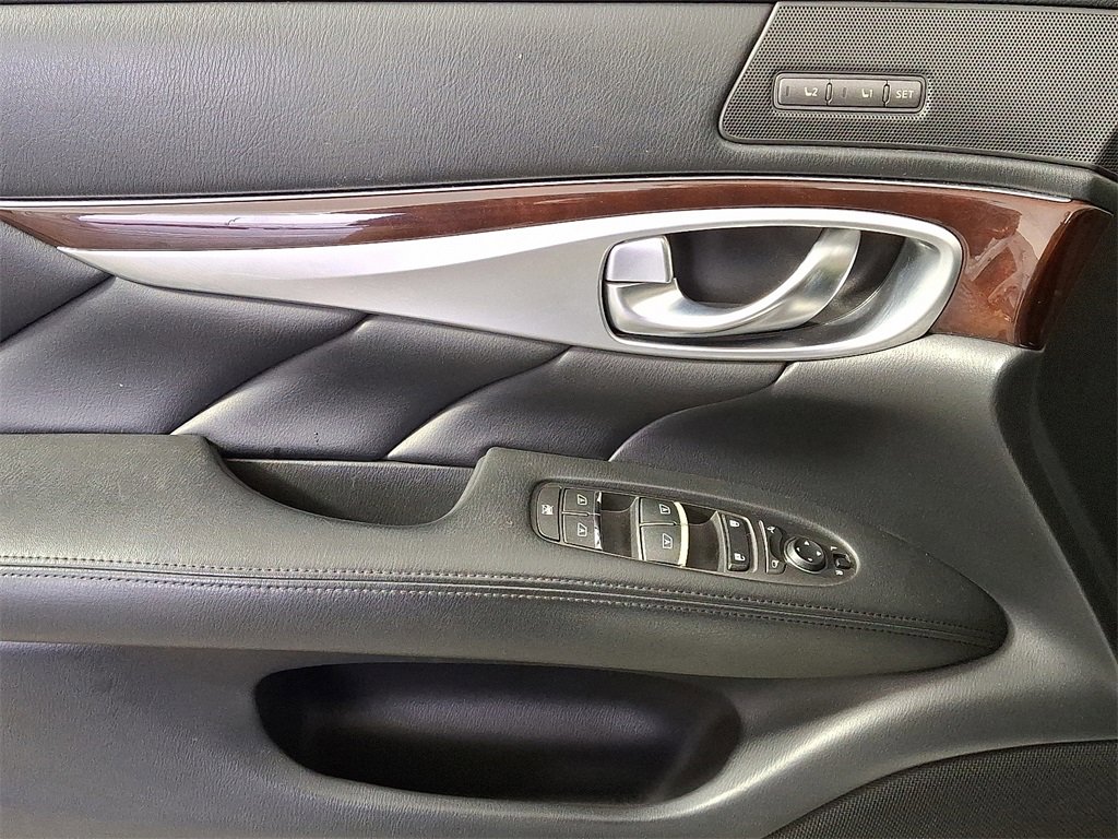 Used 2015 INFINITI Q70 3.7 image 17
