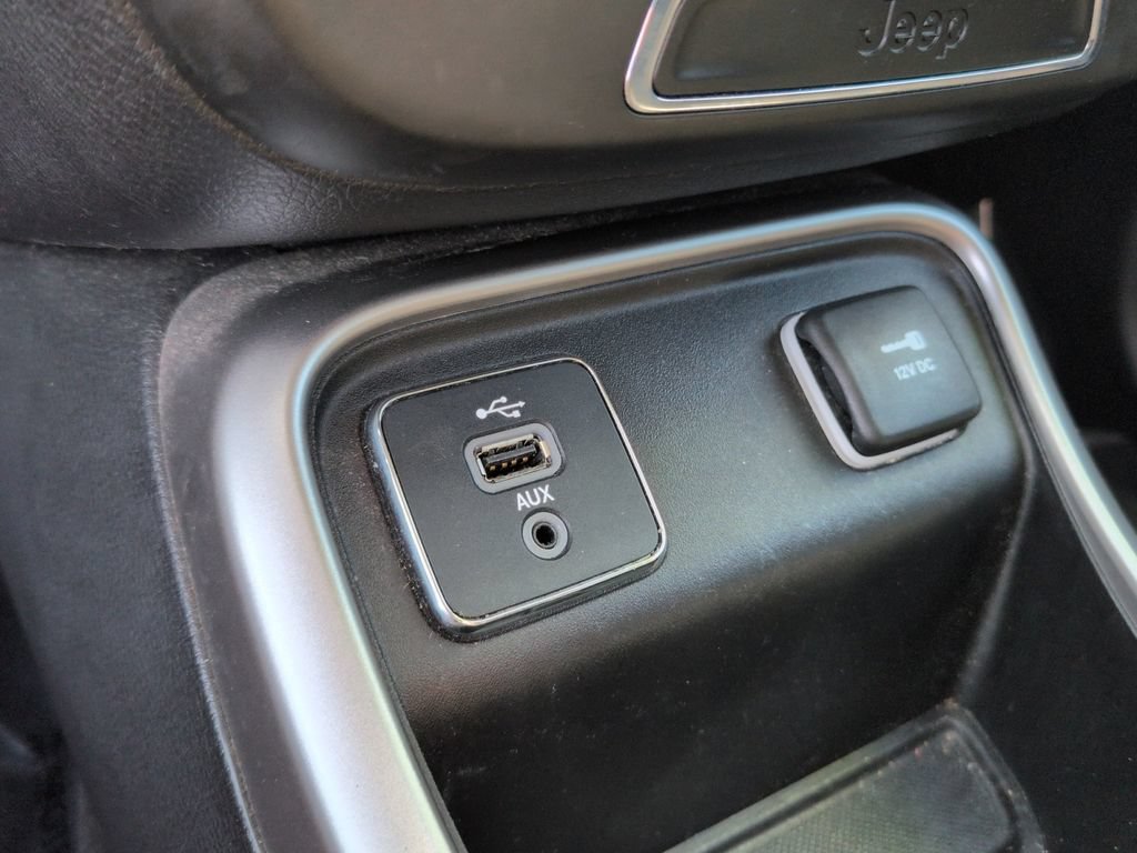 Used 2018 Jeep Compass Latitude FWD image 20