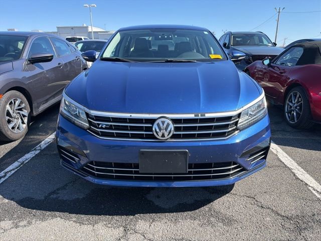Used 2017 Volkswagen Passat 1.8T R-Line w/ R-Line Lighting Package FWD image 2