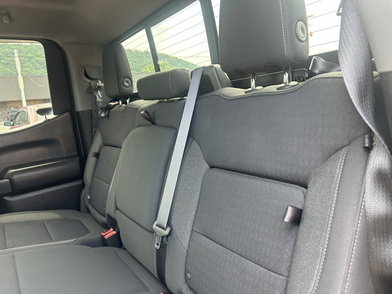 Used 2022 Chevrolet Silverado 1500 LT AWD/4WD image 30