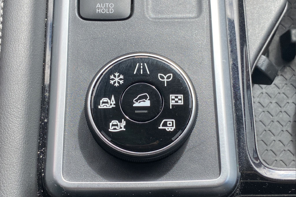 Used 2024 Nissan Pathfinder SL AWD/4WD image 36
