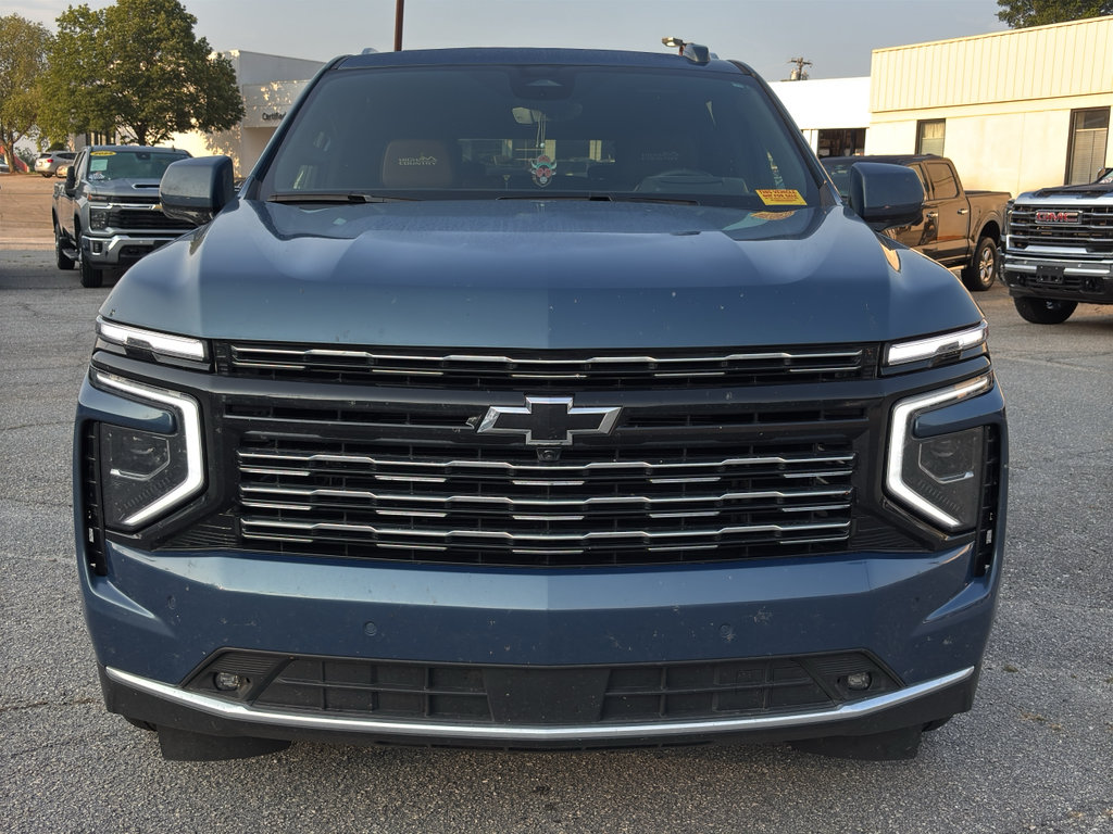 Used 2025 Chevrolet Suburban High Country AWD/4WD image 3