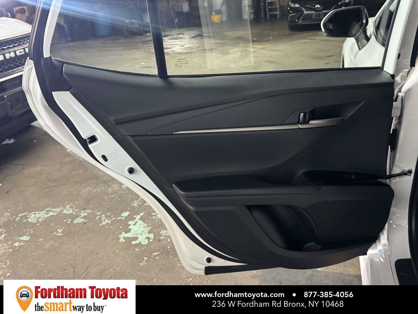 Used 2025 Toyota Camry SE FWD image 11