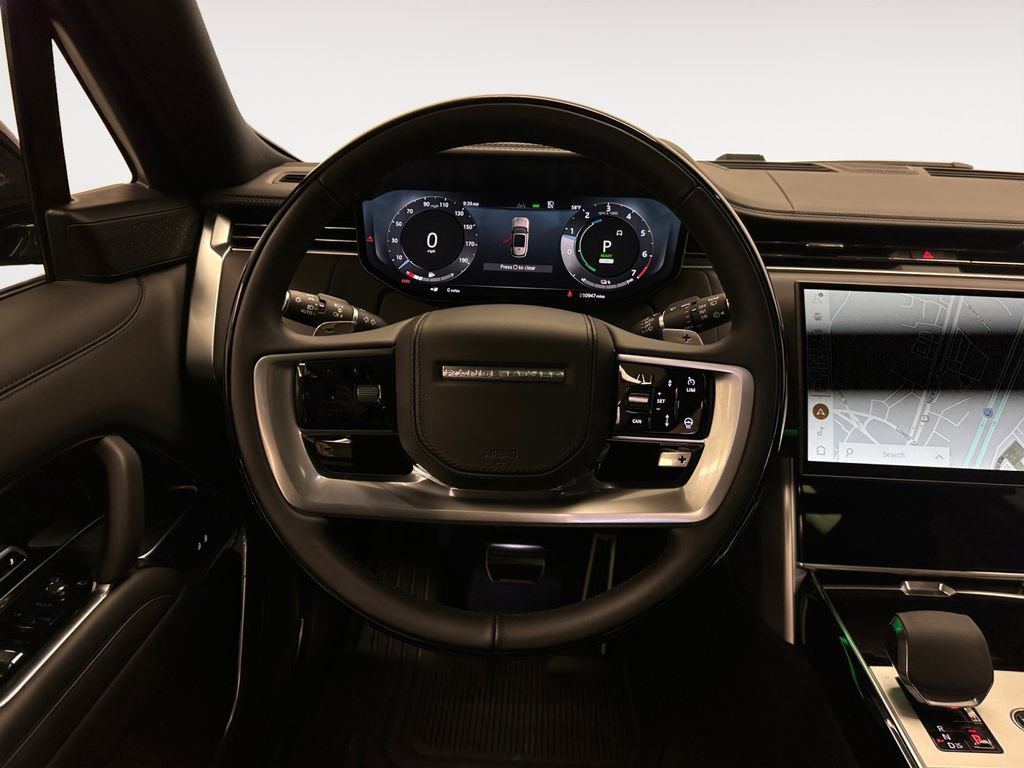 Used 2025 Land Rover Range Rover Autobiography image 12