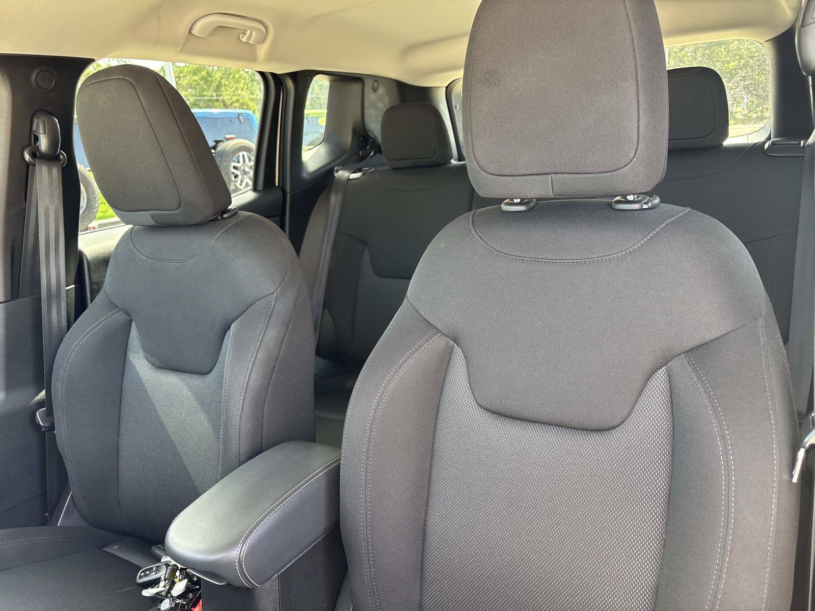 Certified 2023 Jeep Renegade Latitude AWD/4WD image 19