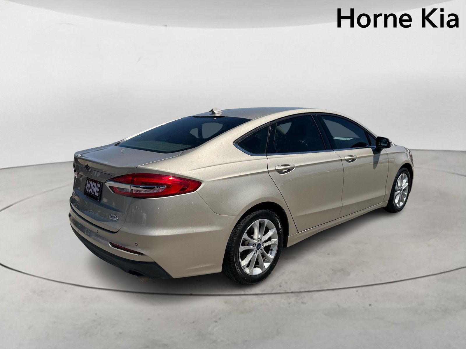 Used 2019 Ford Fusion SE image 4