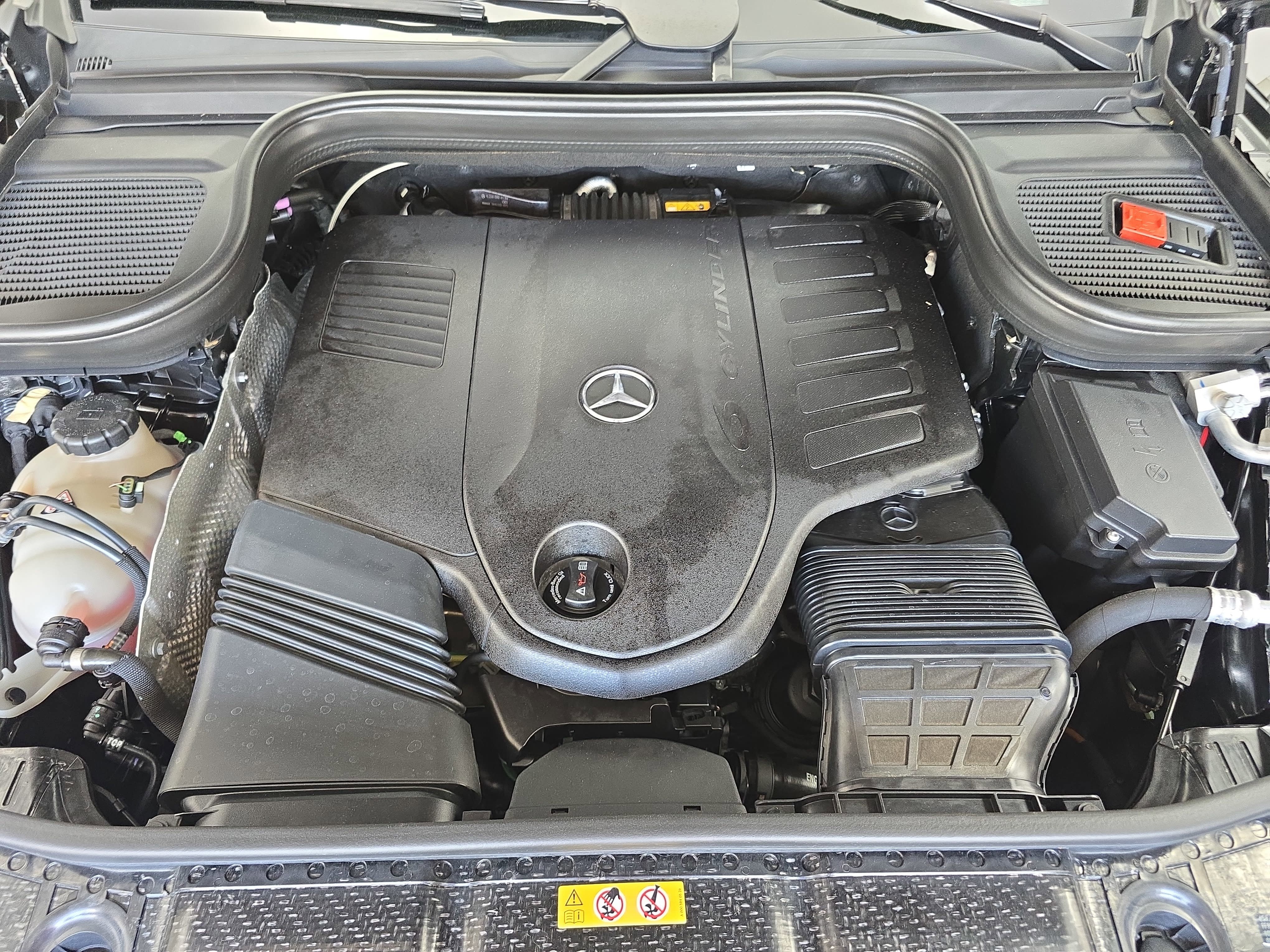 Used 2024 Mercedes-Benz GLS 450 4MATIC w/ AMG Line Exterior image 32