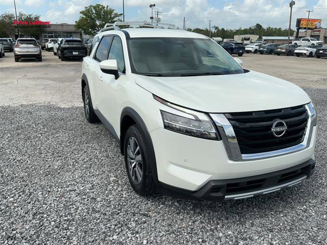 Used 2024 Nissan Pathfinder SL image 6