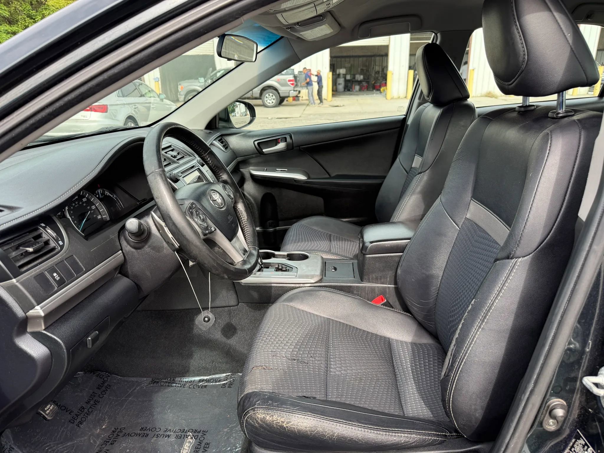 Used 2013 Toyota Camry SE FWD image 2
