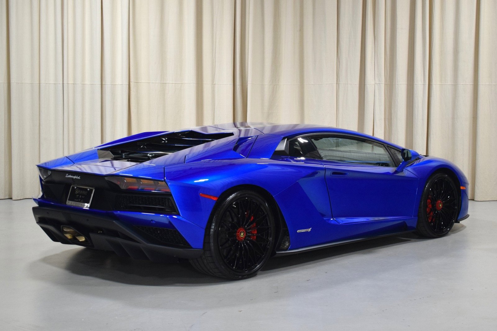 Used 2019 Lamborghini Aventador S image 10