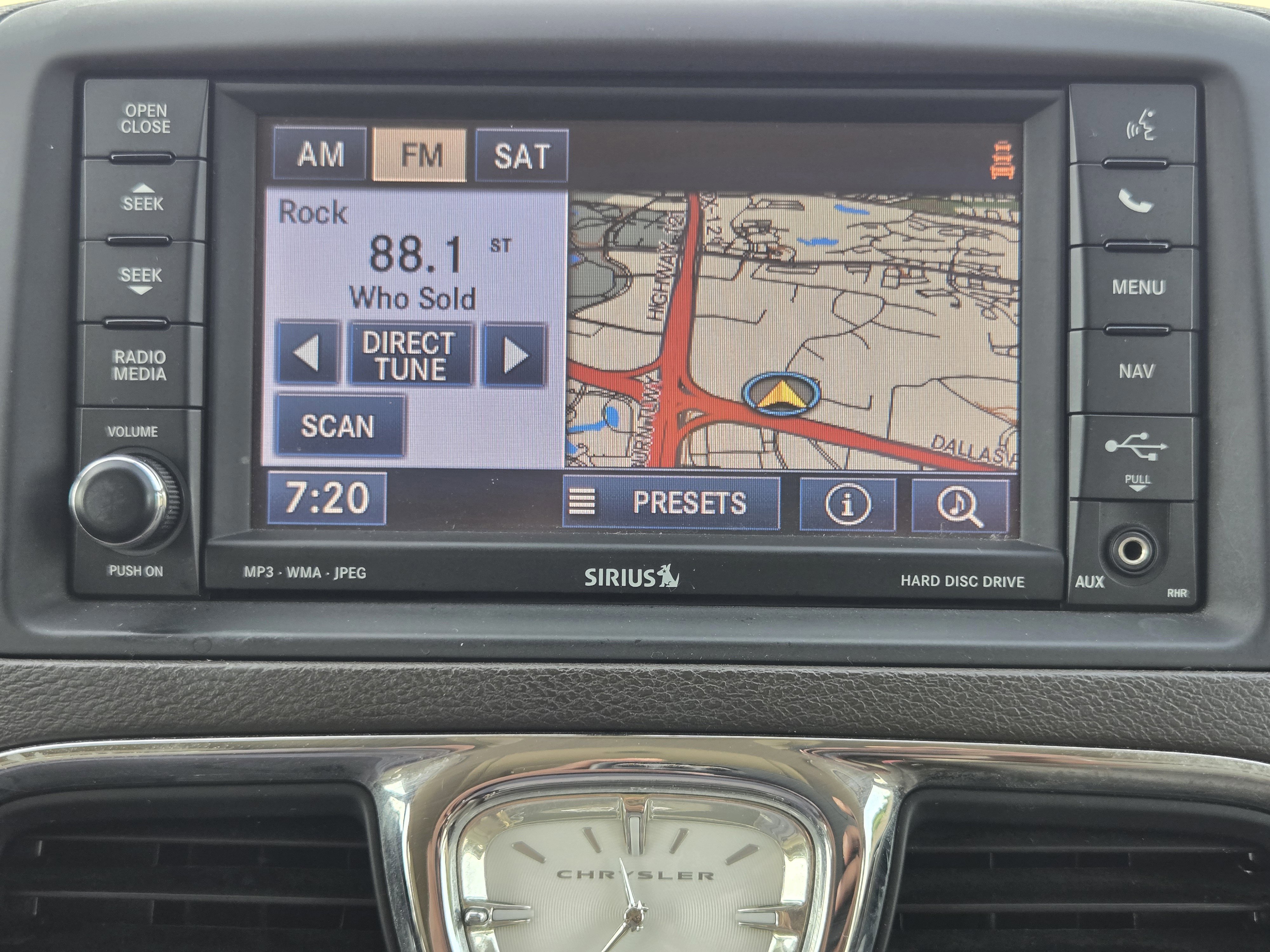 Used 2013 Chrysler Town & Country Touring-L w/ Driver Convenience Group FWD image 13