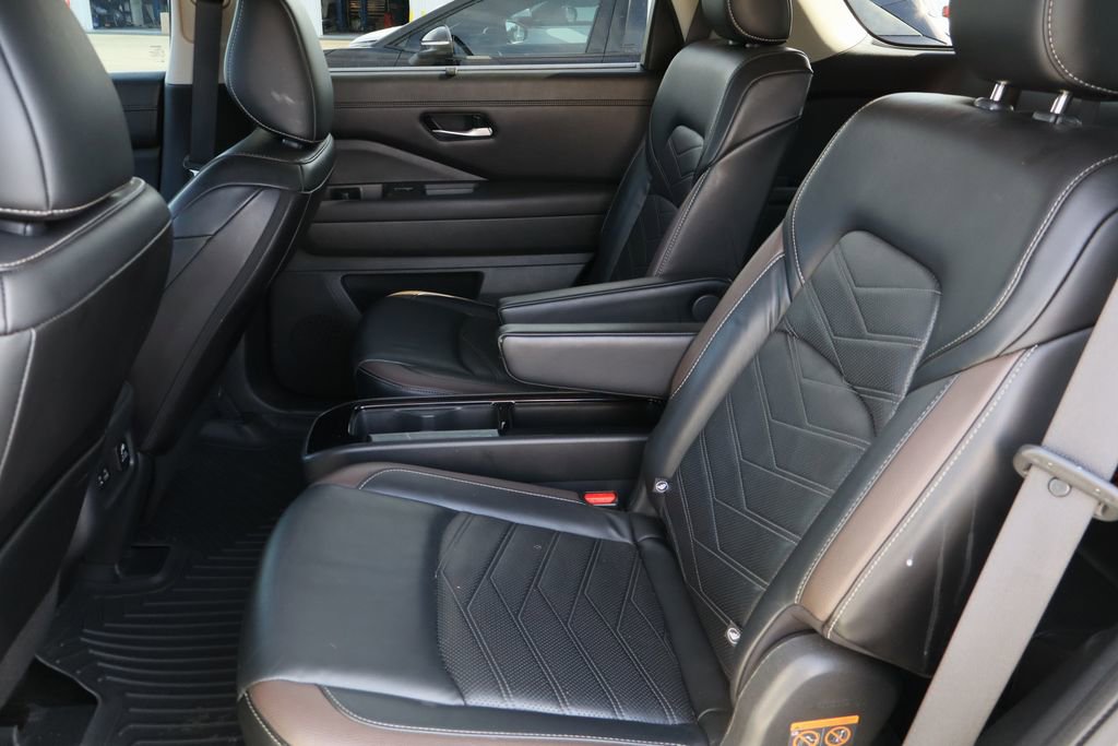 Used 2023 Nissan Pathfinder Platinum image 25
