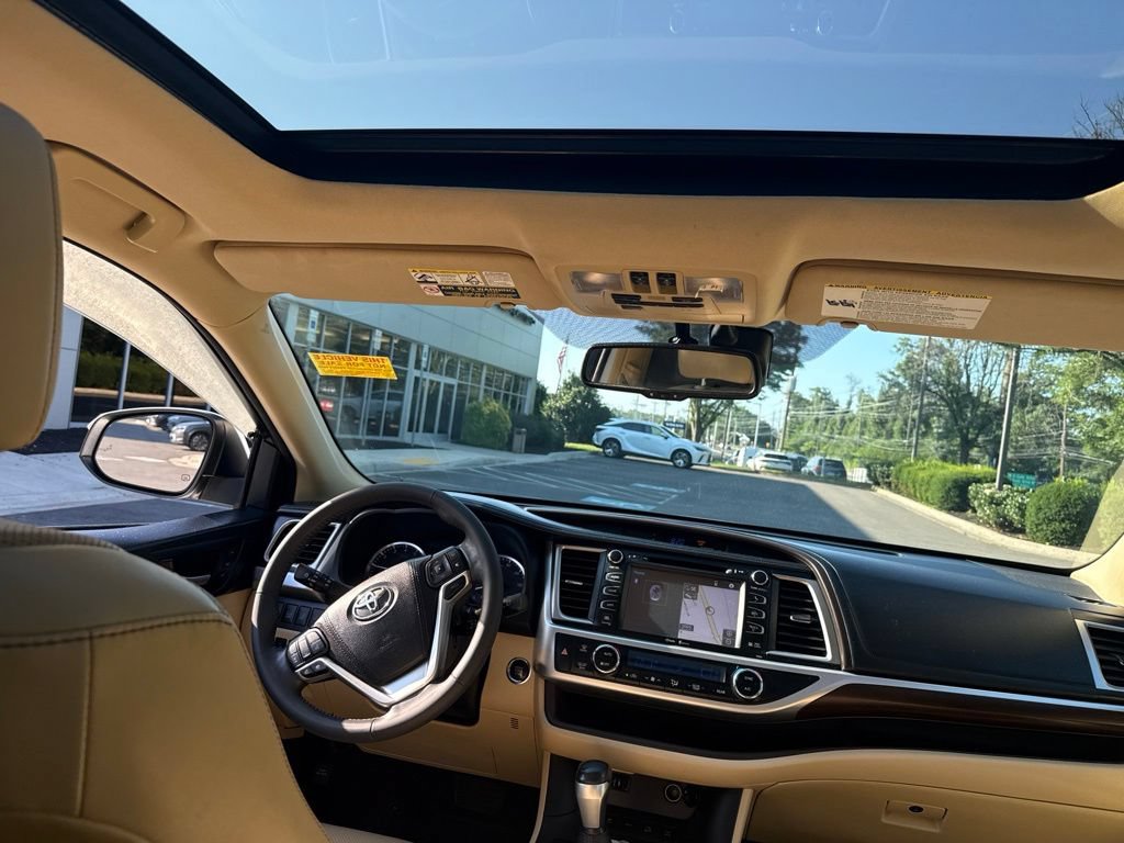 Used 2015 Toyota Highlander Limited Platinum AWD/4WD image 8