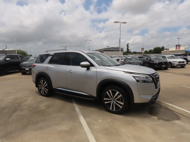 Used 2024 Nissan Pathfinder Platinum w/ Lighting Package (N93) FWD image 6
