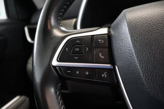 Used 2023 Toyota Highlander XLE AWD/4WD image 18