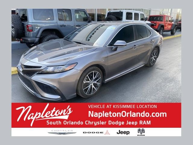 Used 2023 Toyota Camry SE FWD image 1