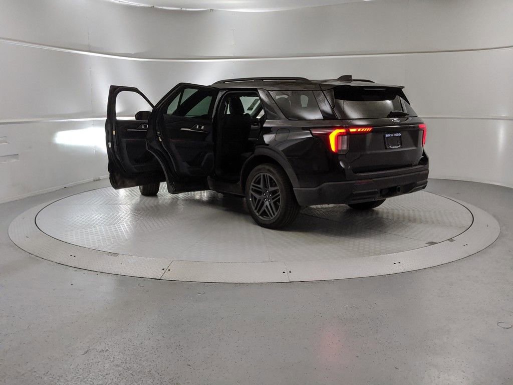New 2025 Ford Explorer ST-Line w/ ST-Line Street Pack image 10