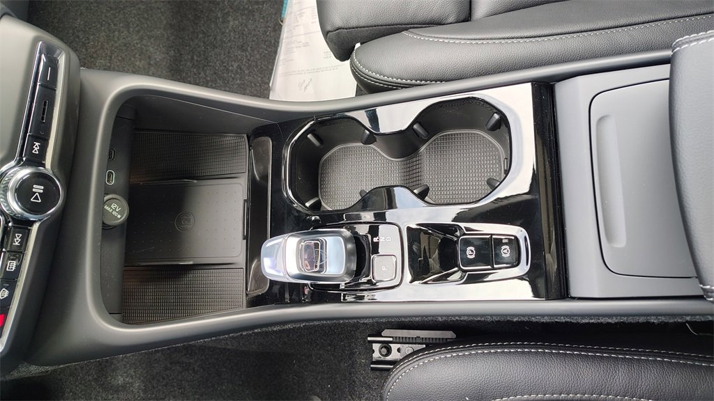 New 2026 Volvo XC40 B5 Ultra w/ Climate Package image 23