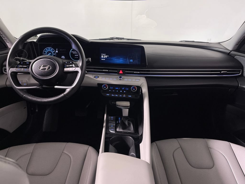 Certified 2025 Hyundai Elantra Limited FWD image 14
