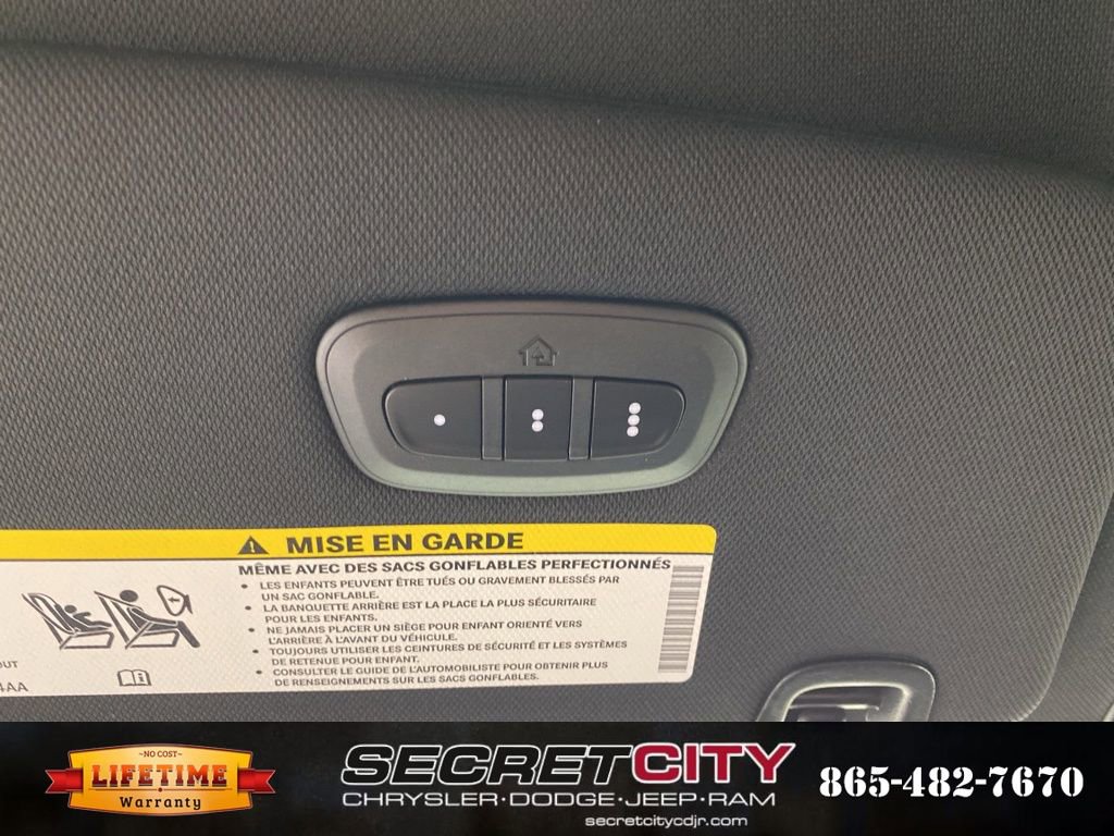 New 2026 Chrysler Pacifica Select image 21