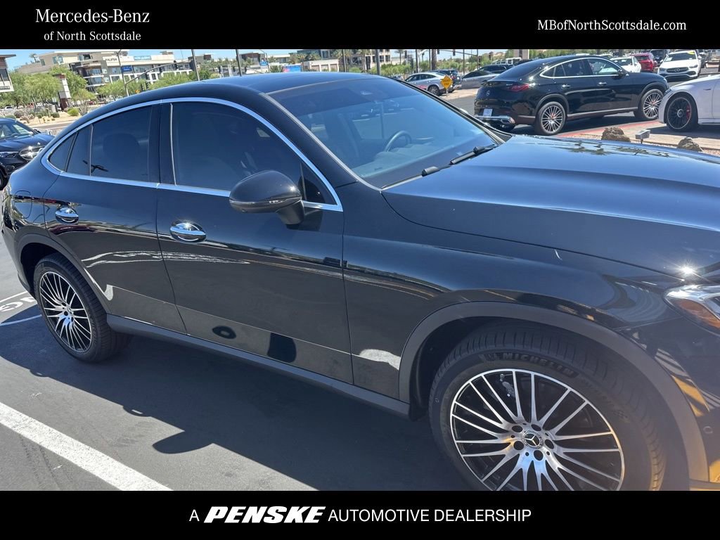 Used 2025 Mercedes-Benz GLC 300 4MATIC image 1
