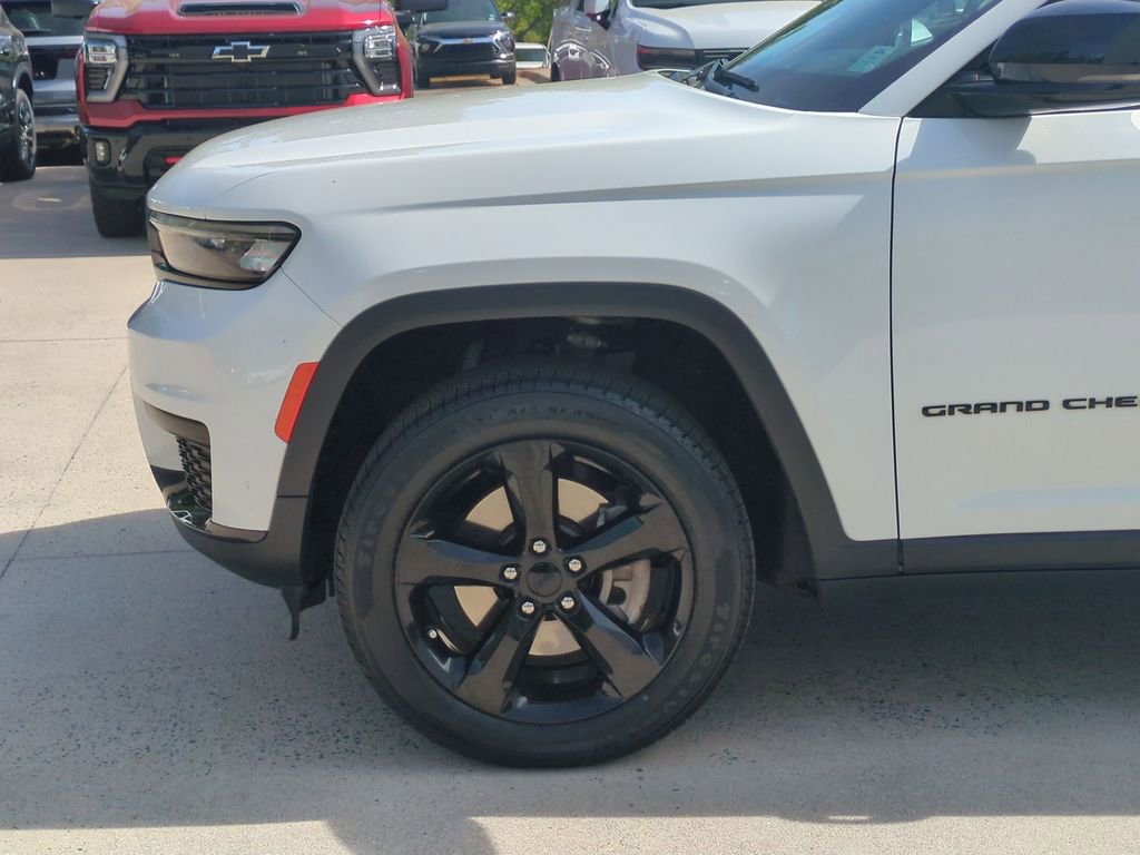 Used 2023 Jeep Grand Cherokee L Laredo image 11