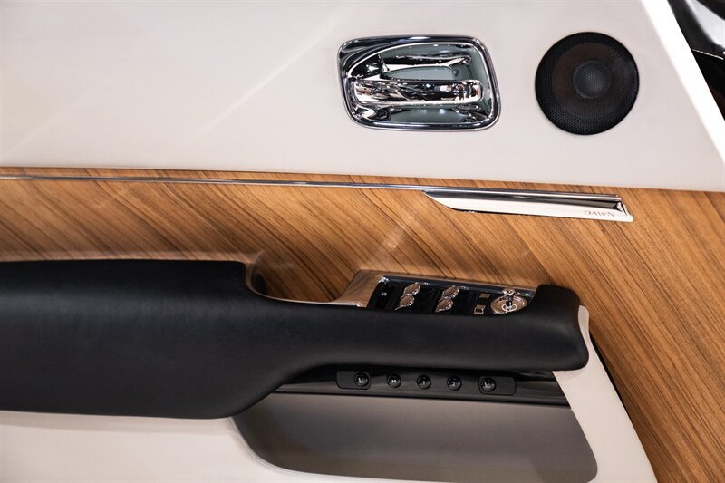 Used 2016 Rolls-Royce Dawn RWD image 10