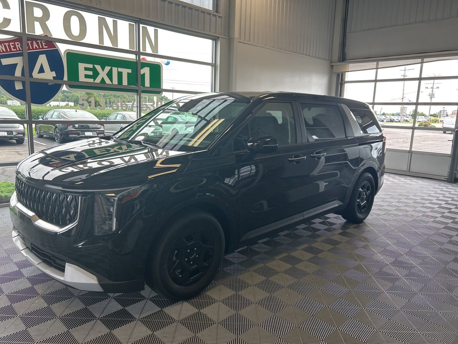 New 2025 Kia Carnival image 3